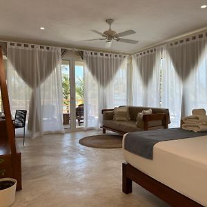 Noah Beach Hotel&Suites